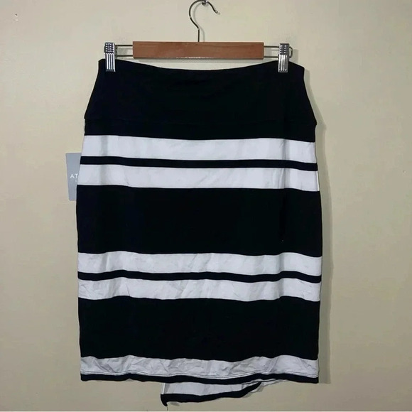 Athleta Asymmetrical Stripe Skirt Black White Size Medium NWT - Picture 4 of 4